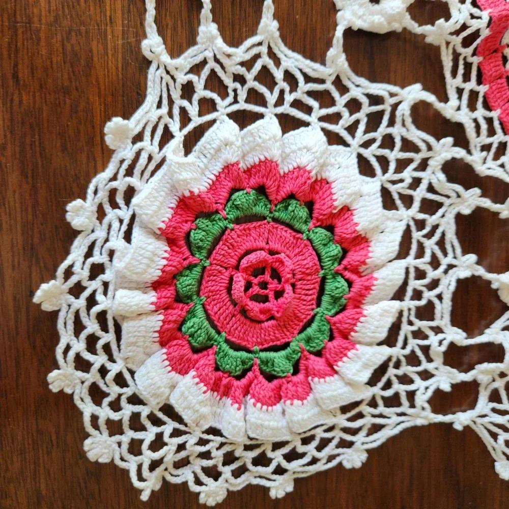 Vintage Crocheted Tablecloth Centerpiece Pink‎ white green 34